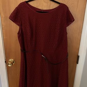 Red short sleeve dress